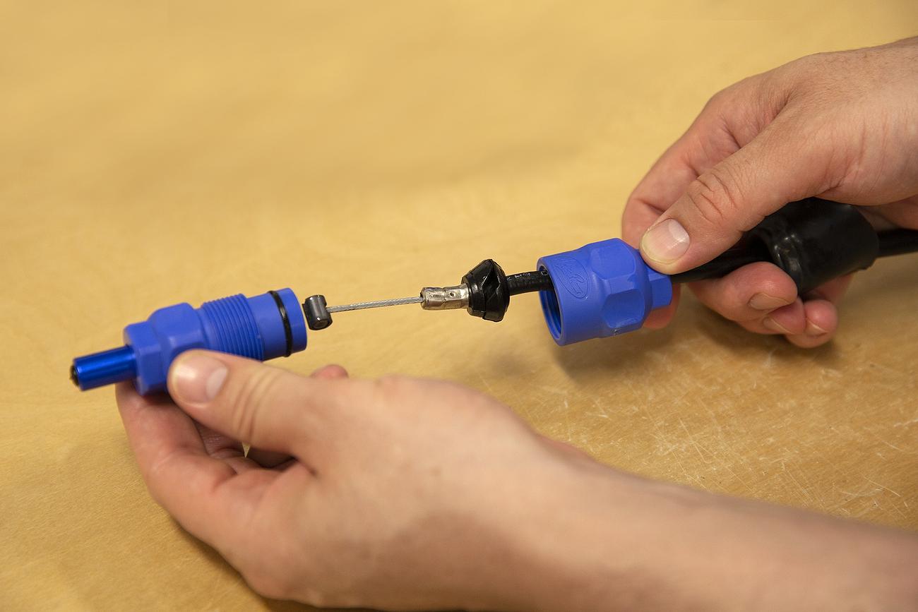 Control Cable Luber V3 - easy to clean and lubricate control cables